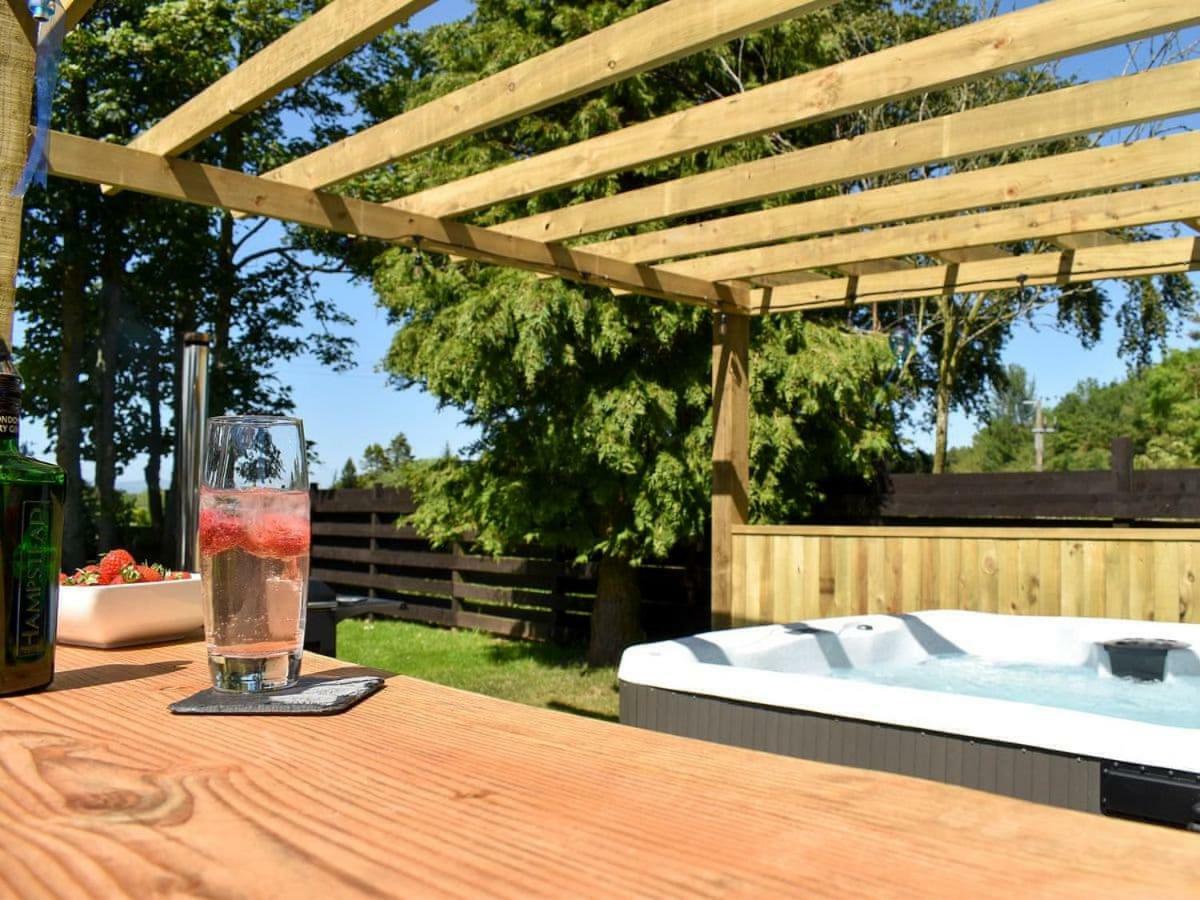 Rowanlea Lodge With Hot Tub Marykirk Экстерьер фото